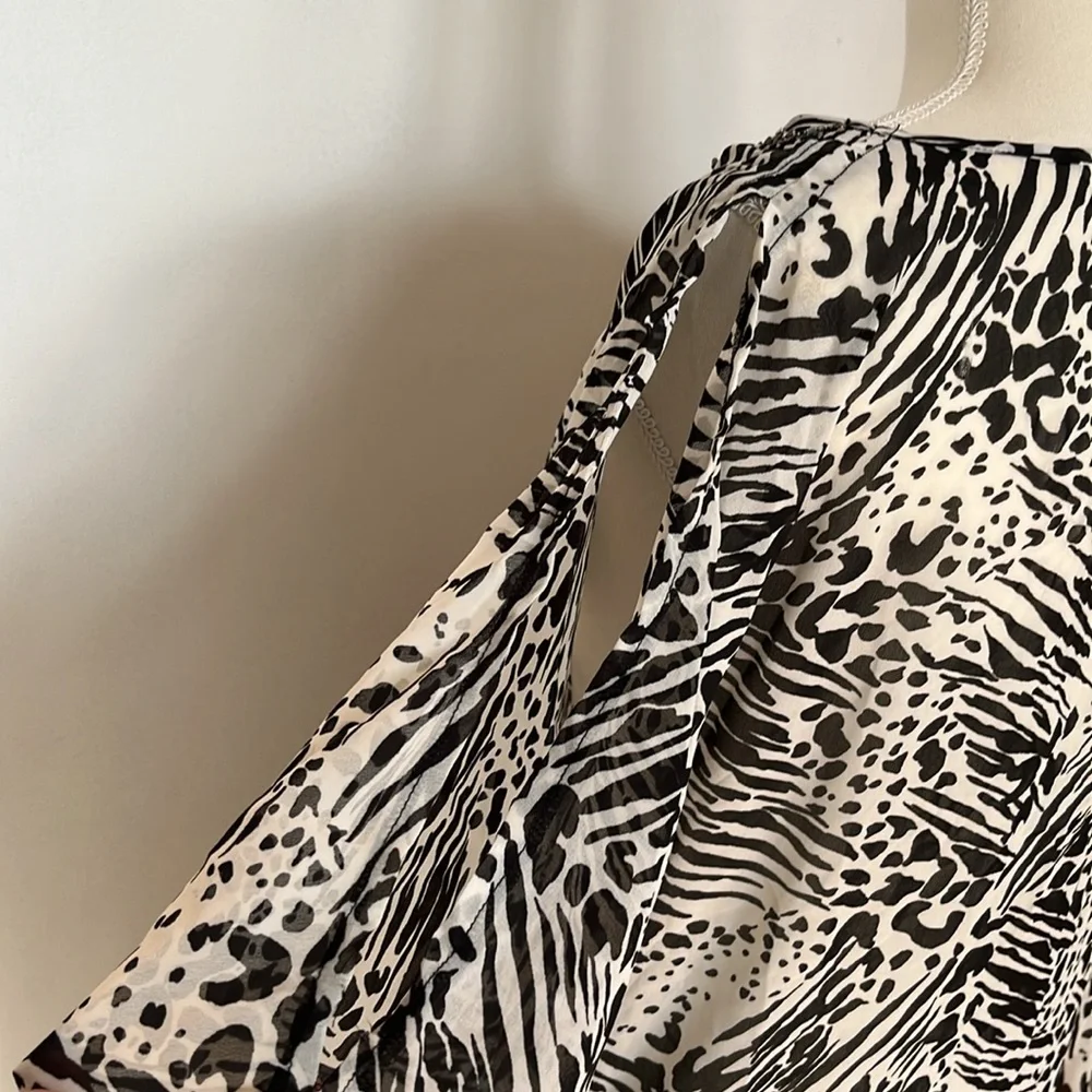 Black/White Women’s Cover Up JACLYN SMITH collection Nwt